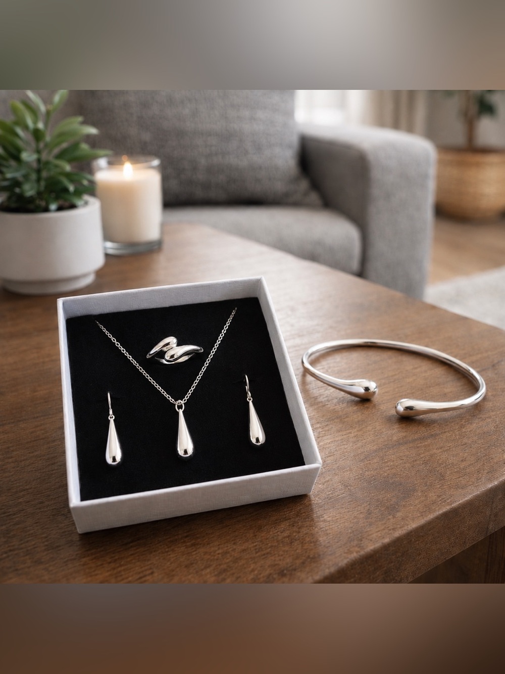 Elegant Silver-Tone Jewelry Set – Minimal Teardrop Design